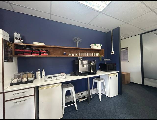 651M² OFFICE TO LET IN NEWLANDS